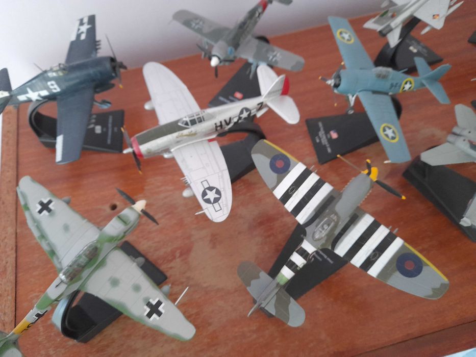 Колекция " Бойните самолети ". 59 броя Изработени от метал.