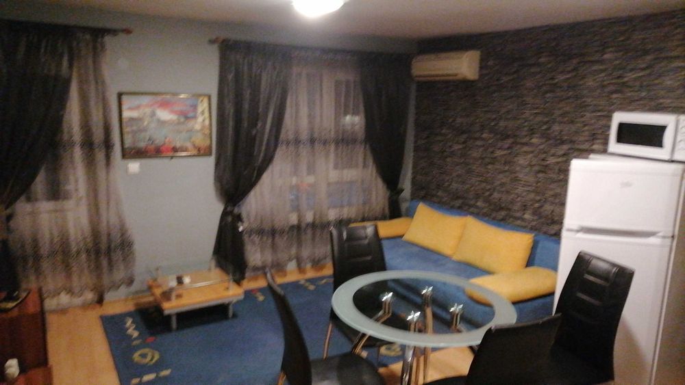 Дава се под наем Двустаен апартамент в Варна, Червен площад - 65 кв.м за 459 € - Снимка #1