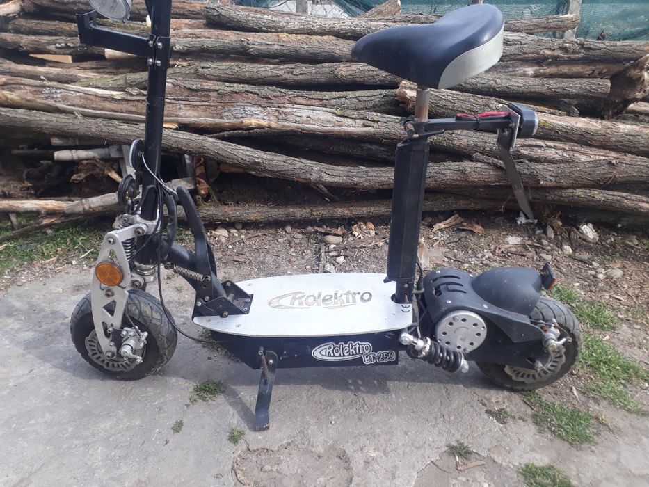 Trotineta electrica cu sa