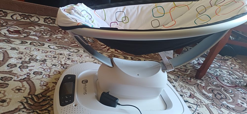 Chaqaloqlar uchun elektr tebranuvchi kreslo va Bu hodunok, nabor