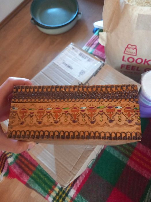 Дървена кутия за бижута