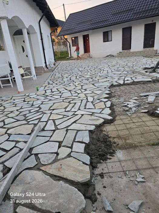 Exacutam pavaj din piatra naturala de munte rezistentă la trafic greu si intens