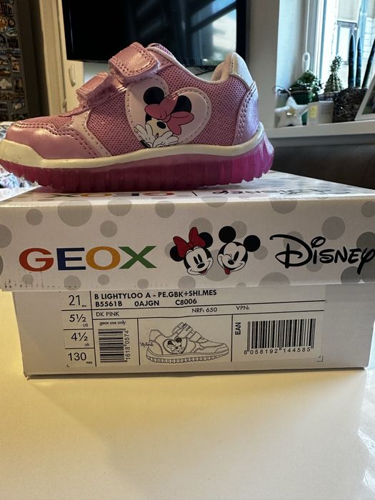 Светещи Бебешки / детски обувки Geox в колаборация с Disney