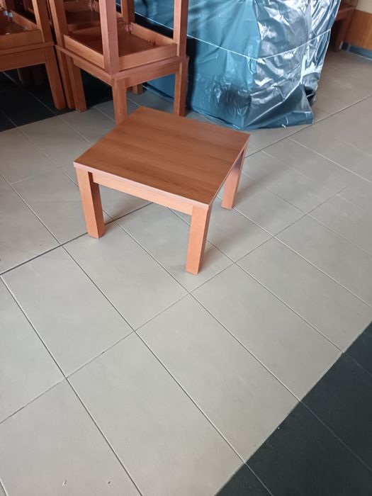 Обзавеждане-маси,бюра