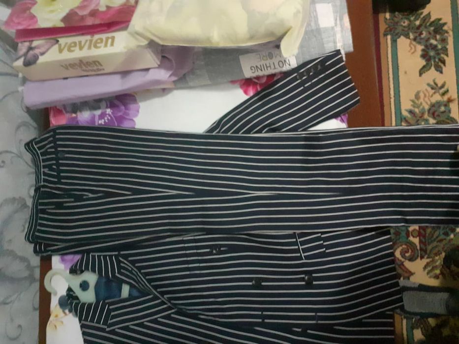 Костюм сатылады шалбарымен...