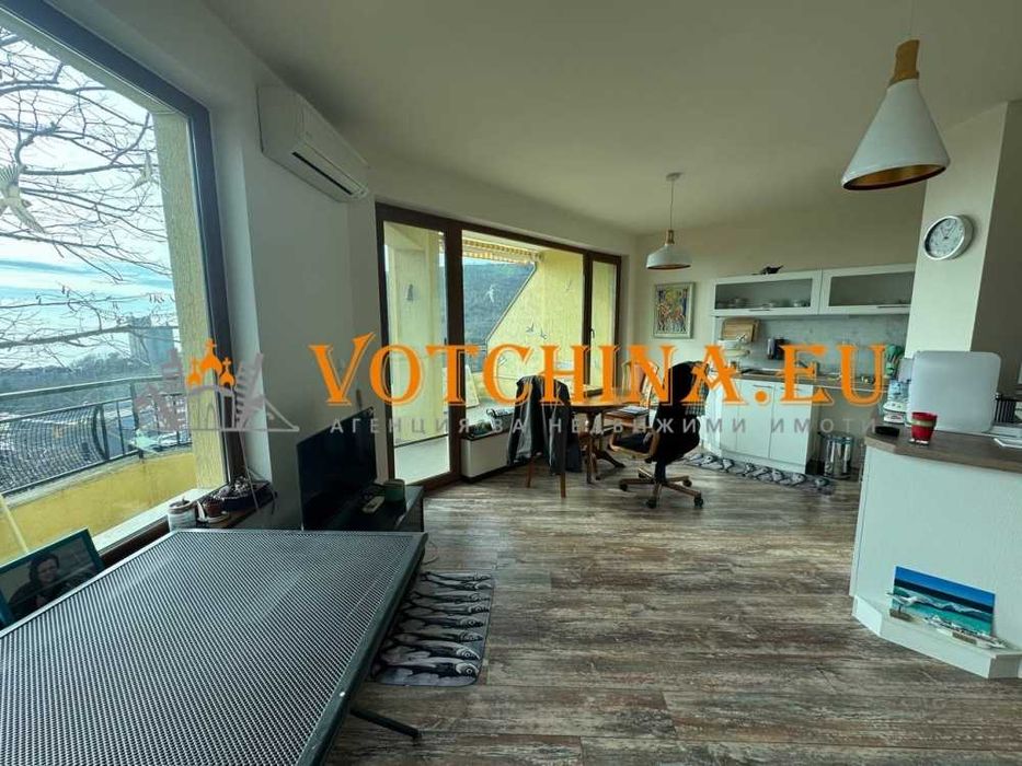 Простоен тристаен апартмент с гледка към морето в град Каварна.