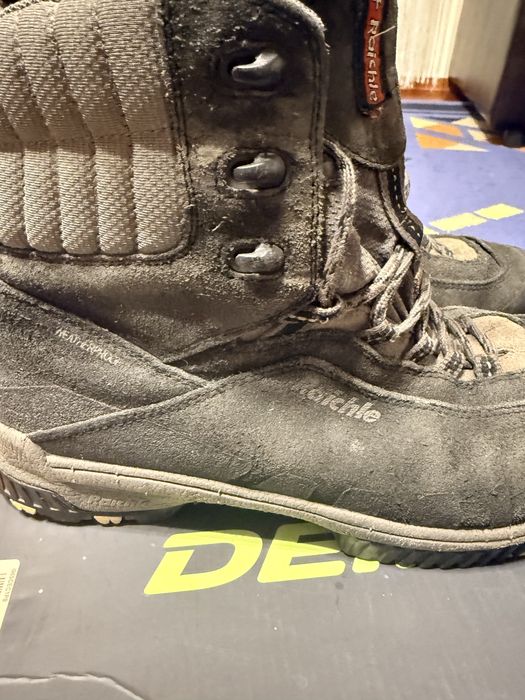 Продам подростковую обувь