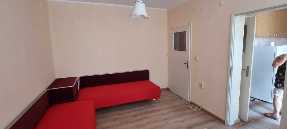 Дава се под наем Тристаен апартамент в Разград, Център - 110 кв.м за 280.5 € - Снимка #2