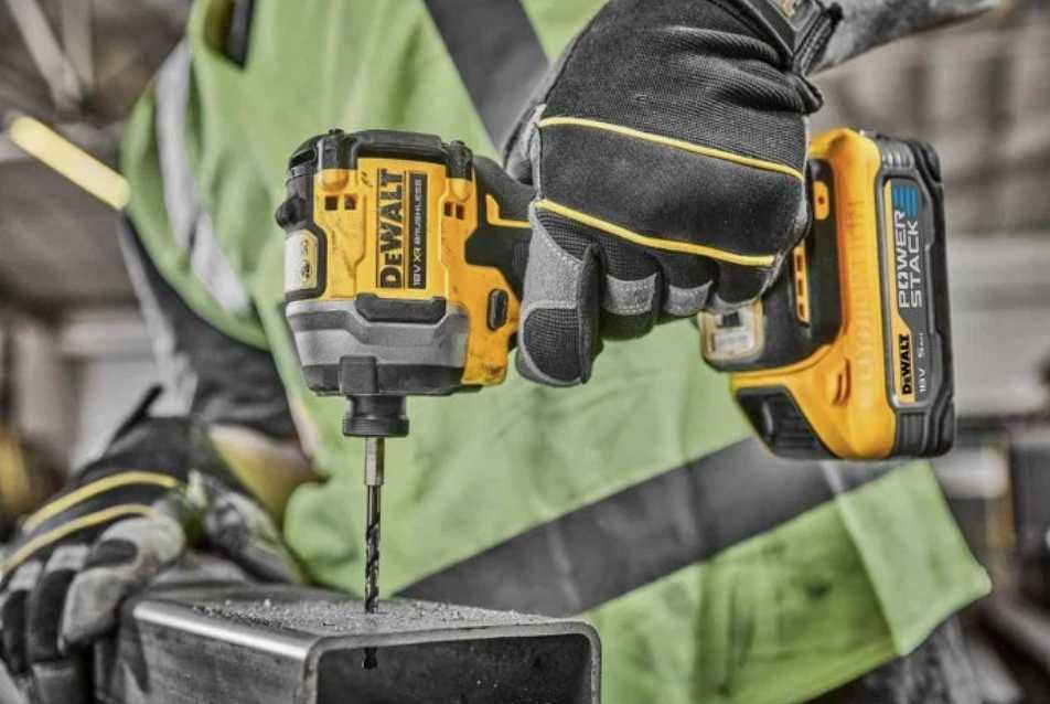 Винтоверт DeWalt PowerStack DCF850E1T-QW АКБ и ЗУ в комплекте