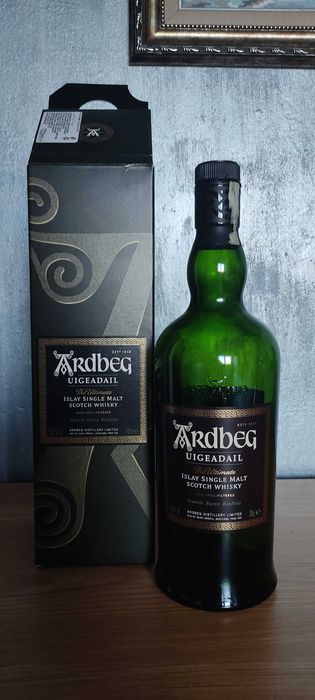 Бутилки от уиски в оригиналните им кутии