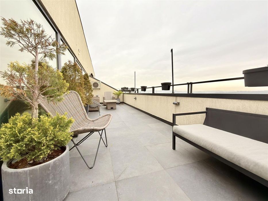 Apartament 3 camere tip penthouse Petru-Poni