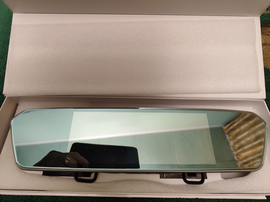 Продаю видео регистратор новый для машины