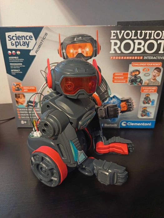 Robot STEM ca nou! 8 +