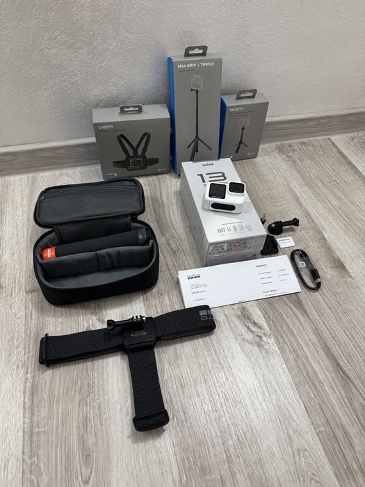 GoPro Hero 13 Black / Limited Edition Polar White / + accesorii GoPro.