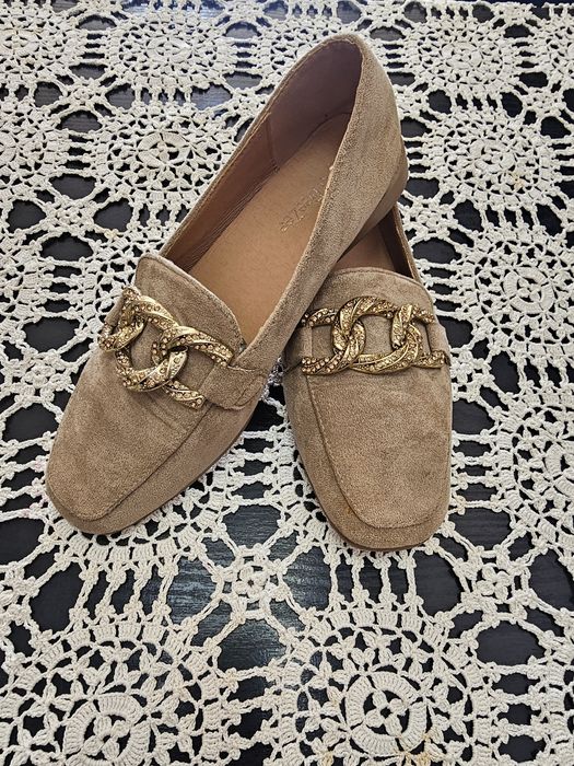 Mocasini / Loafers DeeZee bej cu lanț și strasuri