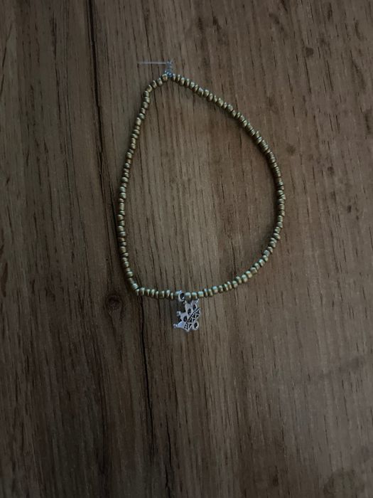 Гривни,колиета и обеци всичко общо струва 40лв