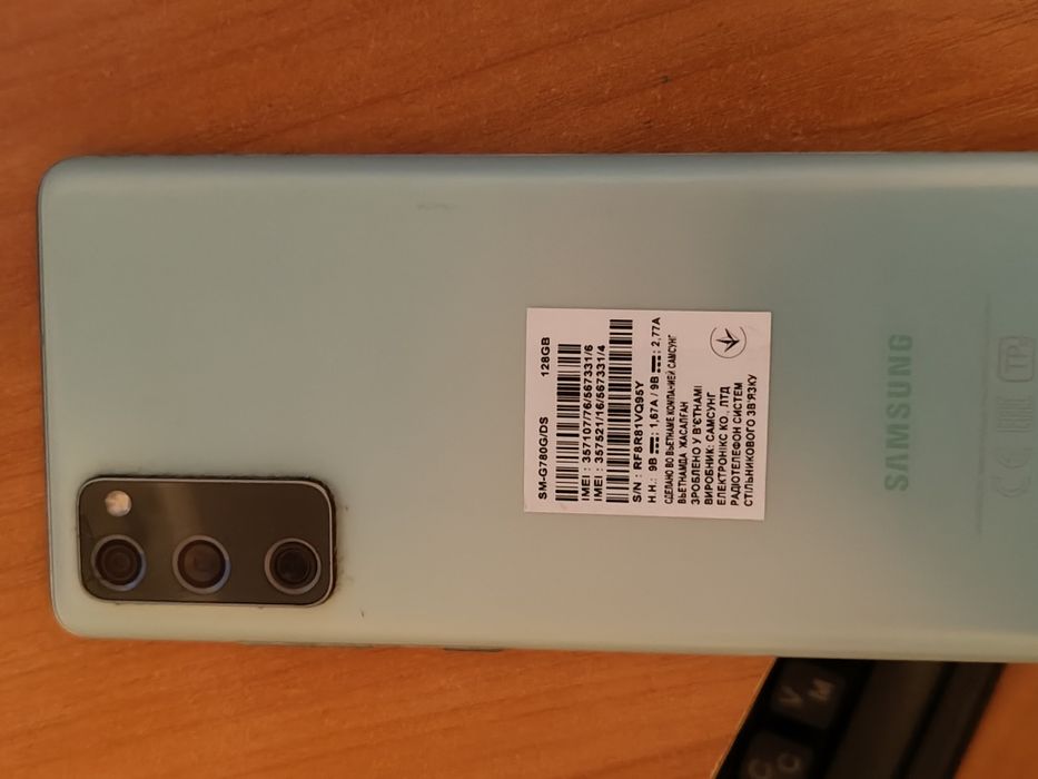 Смартфон Samsung S20 FE