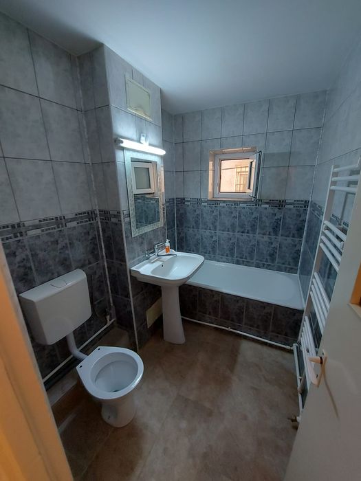 Închiriez apartament