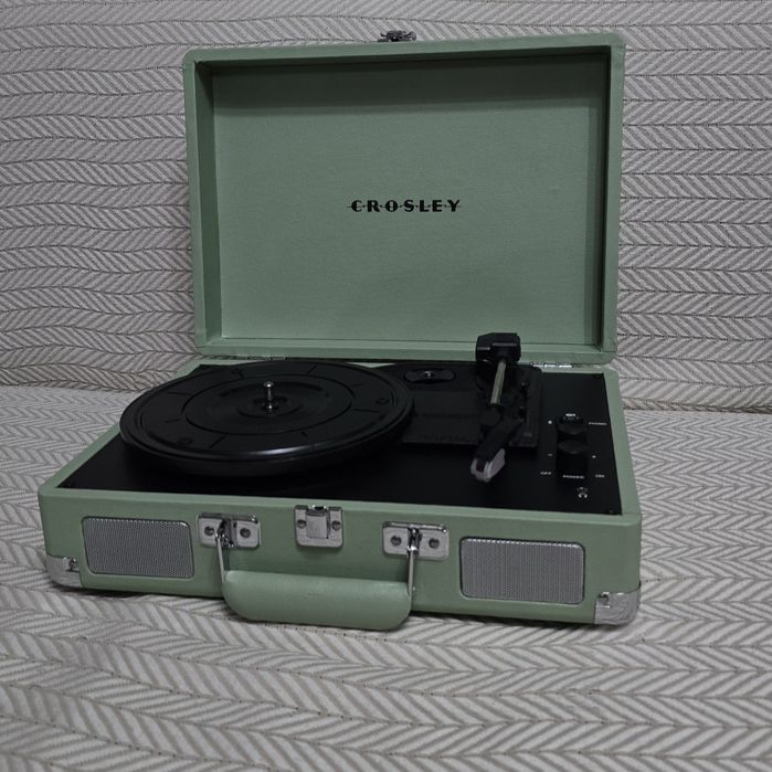 Виниловый проигрыватель новый