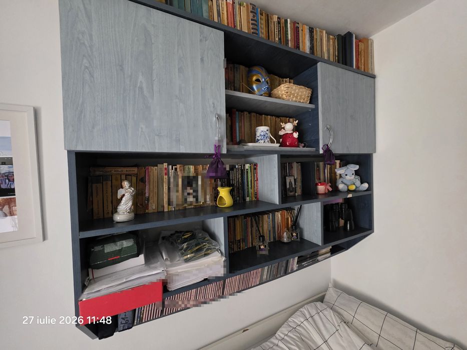 Vand mobilier pentru camera tineret