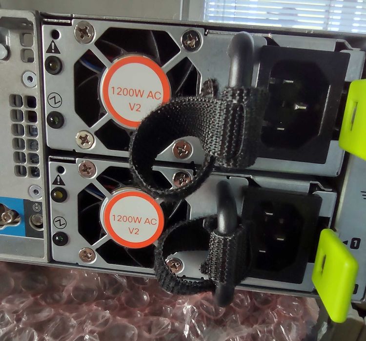 CTO: Сървър Cisco UCS C240 M4S2 16*SFF 1*E5-2620v3 6c 2.4-3.2GHz 16GB