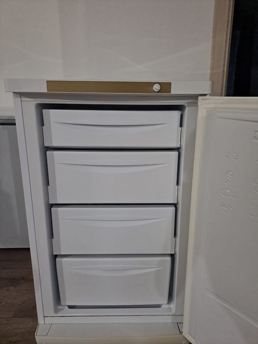 Продам  морозильную  камеру