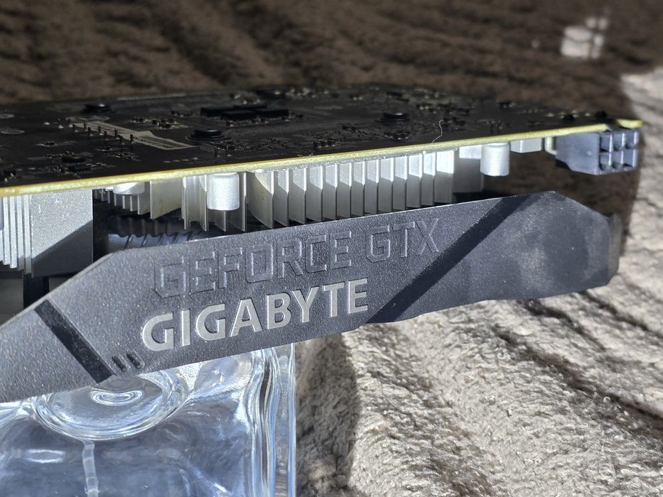 Продам GeForce GTX 1650 Super (4GB GDDR6)