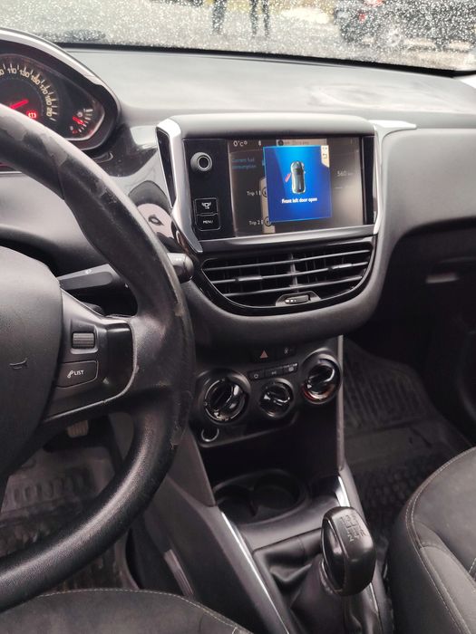 Peugiot 208 an 2015  motorizare 1.4 diesel