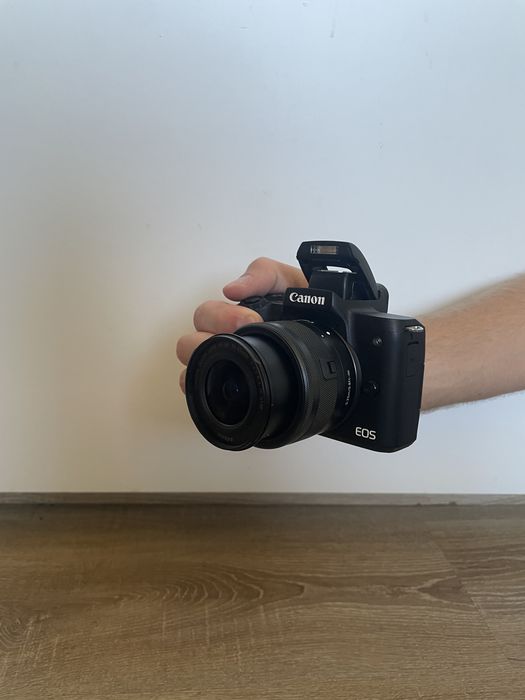 Canon M50 + 2 обектива 50mm и 24mm + адаптер + подарък сенник