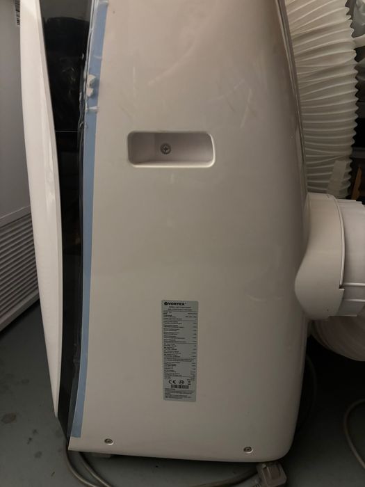 Vând aparat portabil aer condiționat Vortex 12000 BTU