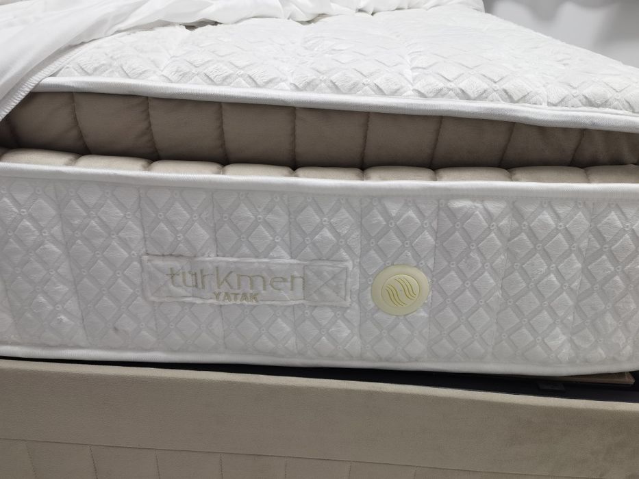 Pat tapițat 200x200 cu saltea de 32cm înclusa turcesc