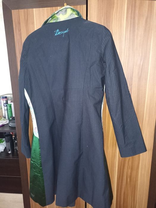 Шлифер Desigual,носен само веднъж почти нов