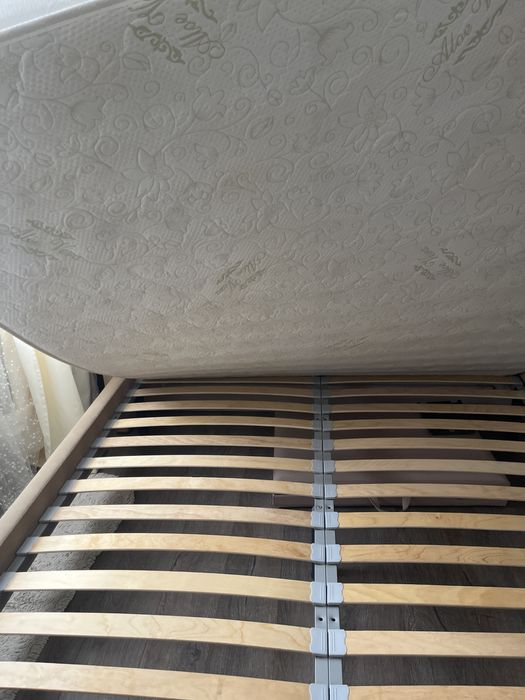 Продам 2-спальную кровать с матрасом