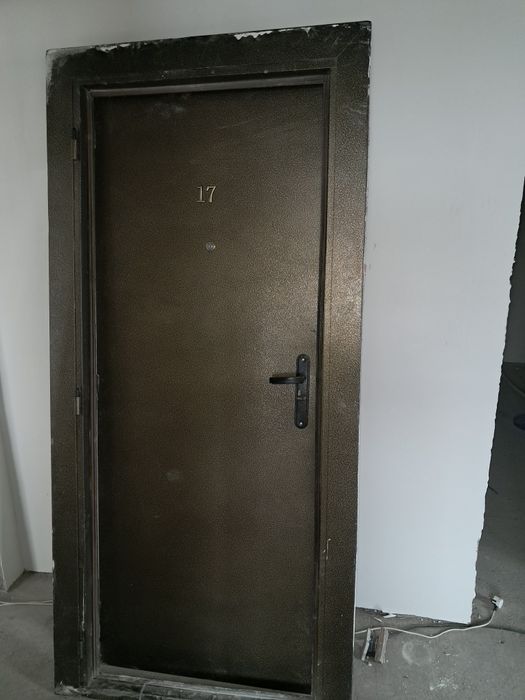 Продам металлический дверь
