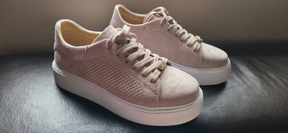 Дамски кецове естествен велур 37