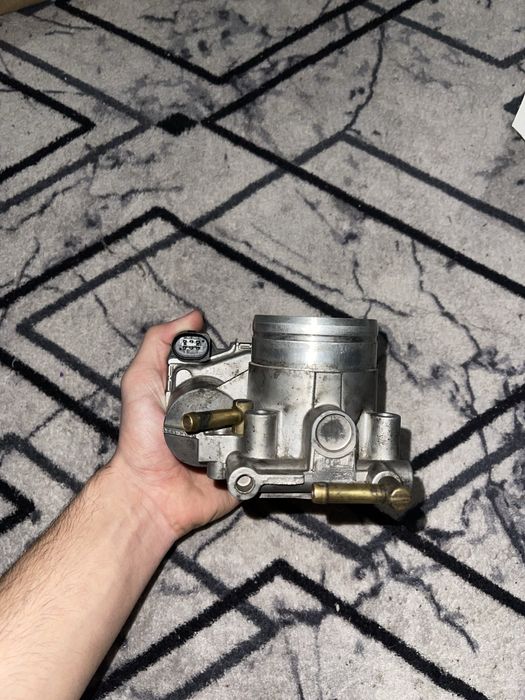 Дроселова клапа голф 4 1.6 fsi