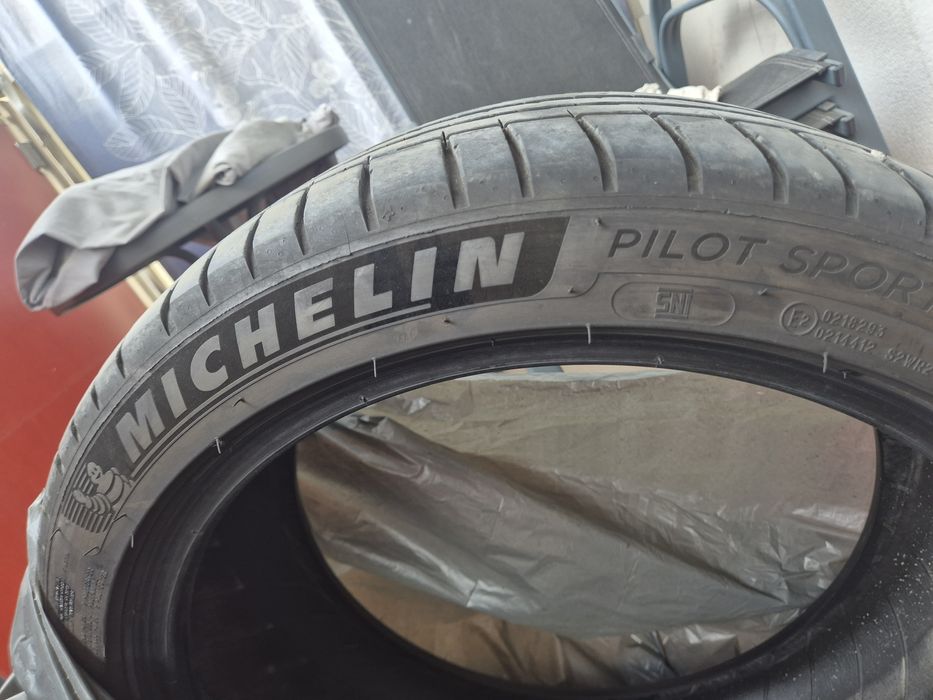 3 bucăți anvelope vară 245/40/R19 si 275/35/R19 Michelin Pilot Sport4 RunFlat