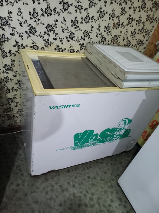 Продам  витринные морозилные камеры