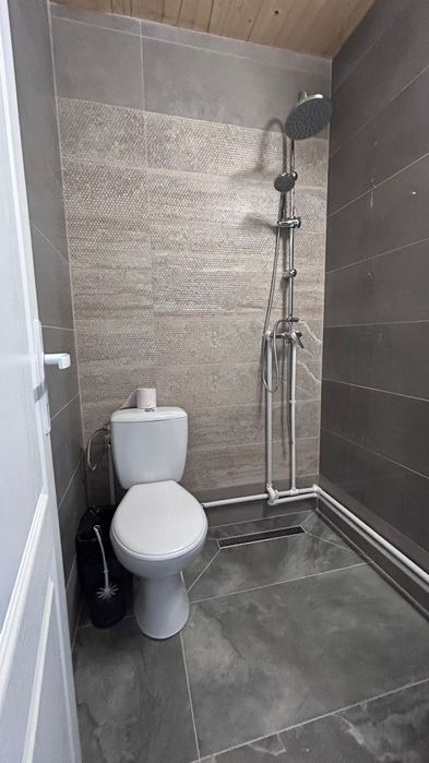 Închiriez apartamente la casă