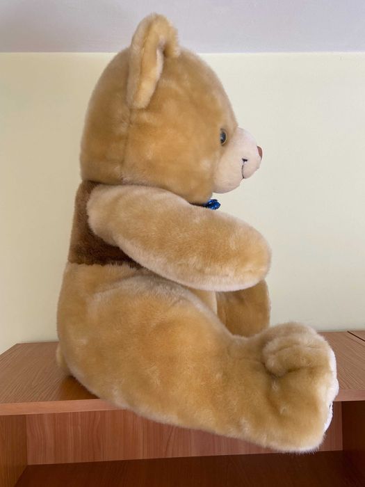 Плюшен мечок (играчка, мече) - бежов с кафяво и синя панделка