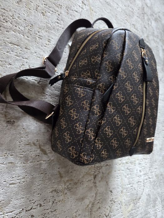 Rucsac model Guess