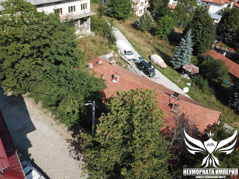 Продавам две сгради 580РЗП с двор 1000кв. в гр.Чепеларе,обл.Смолян