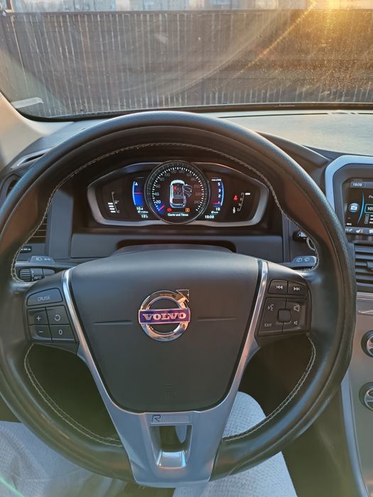 Vând Volvo XC60 2011