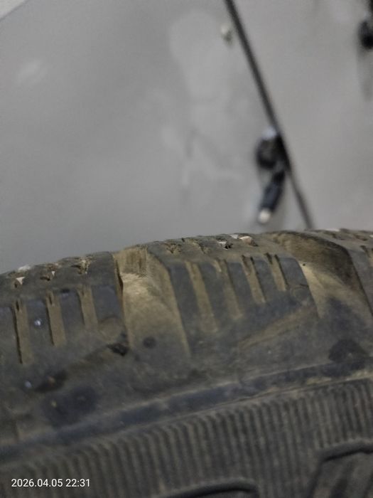 Продам БУ зимнюю шину