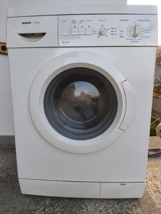 Продавам работеща пералня BOSCH