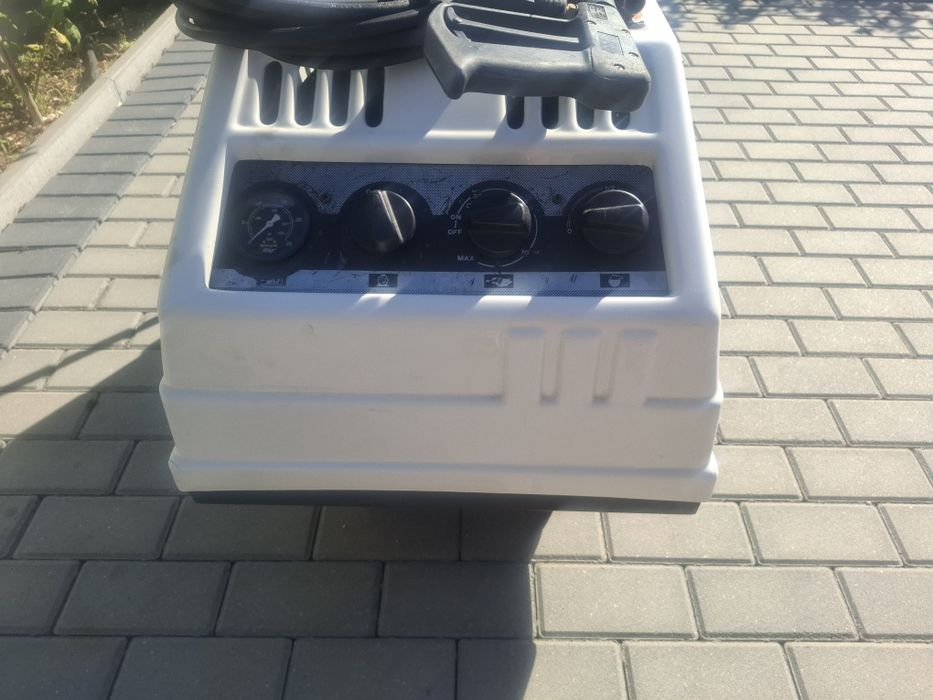 Pompă presiune cu apă caldă.