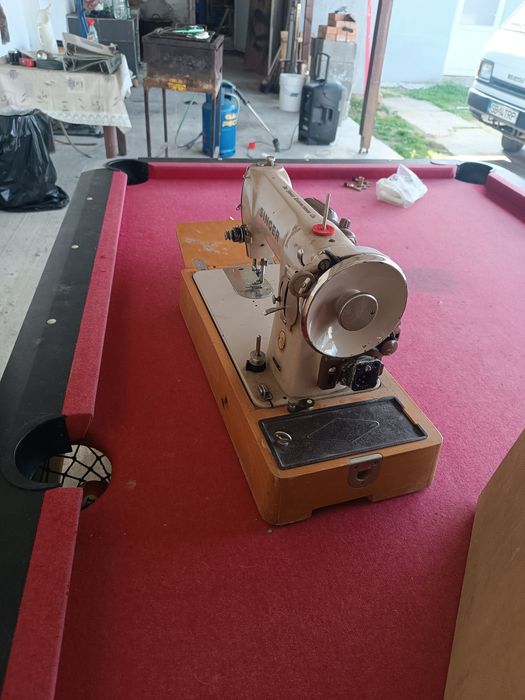 Mașină de cusut originală singer cu motor electric și cutie