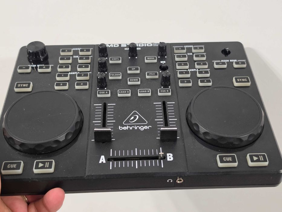 DJ Controller CMD Studio 2a Behringer