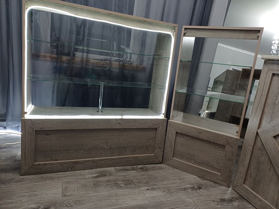 Продается витрины,ресепшн