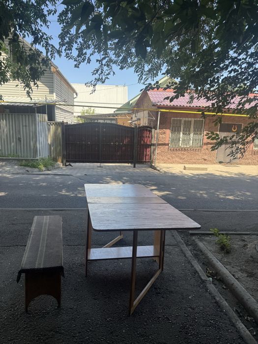 Продаётся б/у стол и скамейка